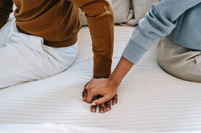 Attorney walking couple through the North Carolina uncontested divorce process